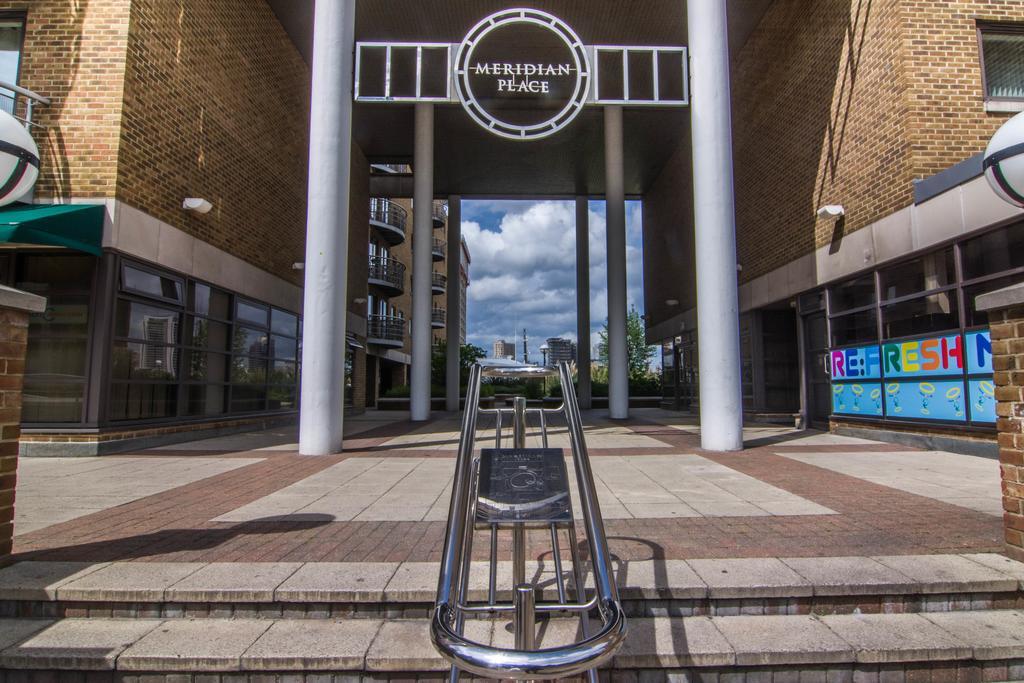 Apartment Wharf - Meridian Place Barking Kültér fotó