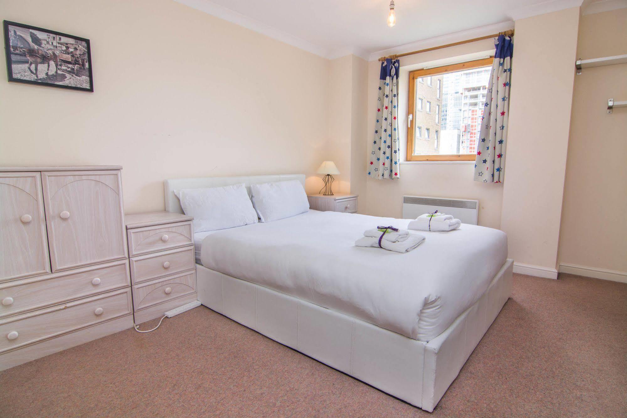 Apartment Wharf - Meridian Place Barking Kültér fotó