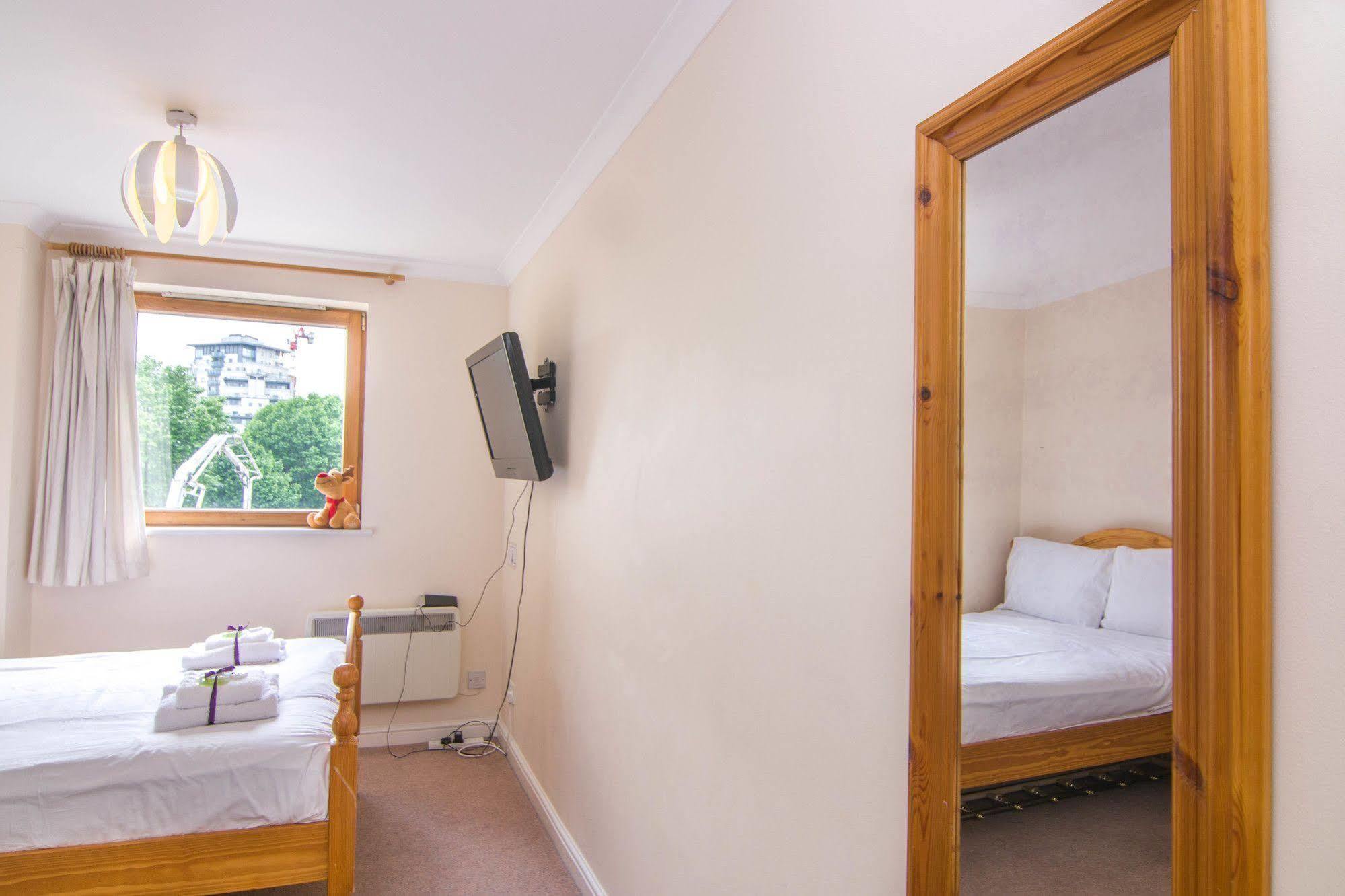 Apartment Wharf - Meridian Place Barking Kültér fotó